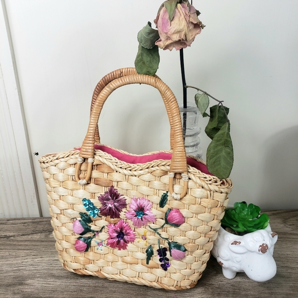 None Handbags - 4$24 Wicker Purse Floral 3D Design Pink Interior